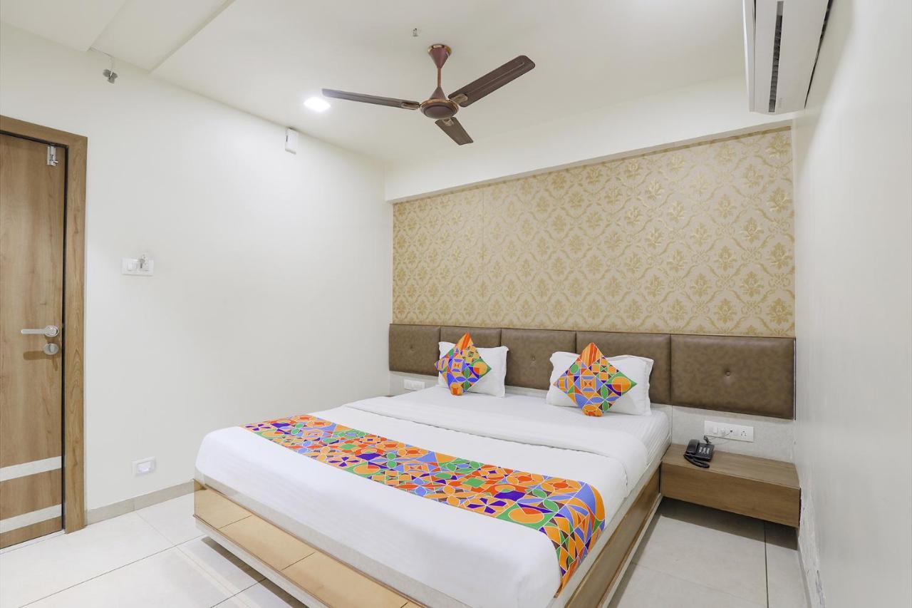 Fabhotel Bharosa Inn Ahmadabad Zewnętrze zdjęcie
