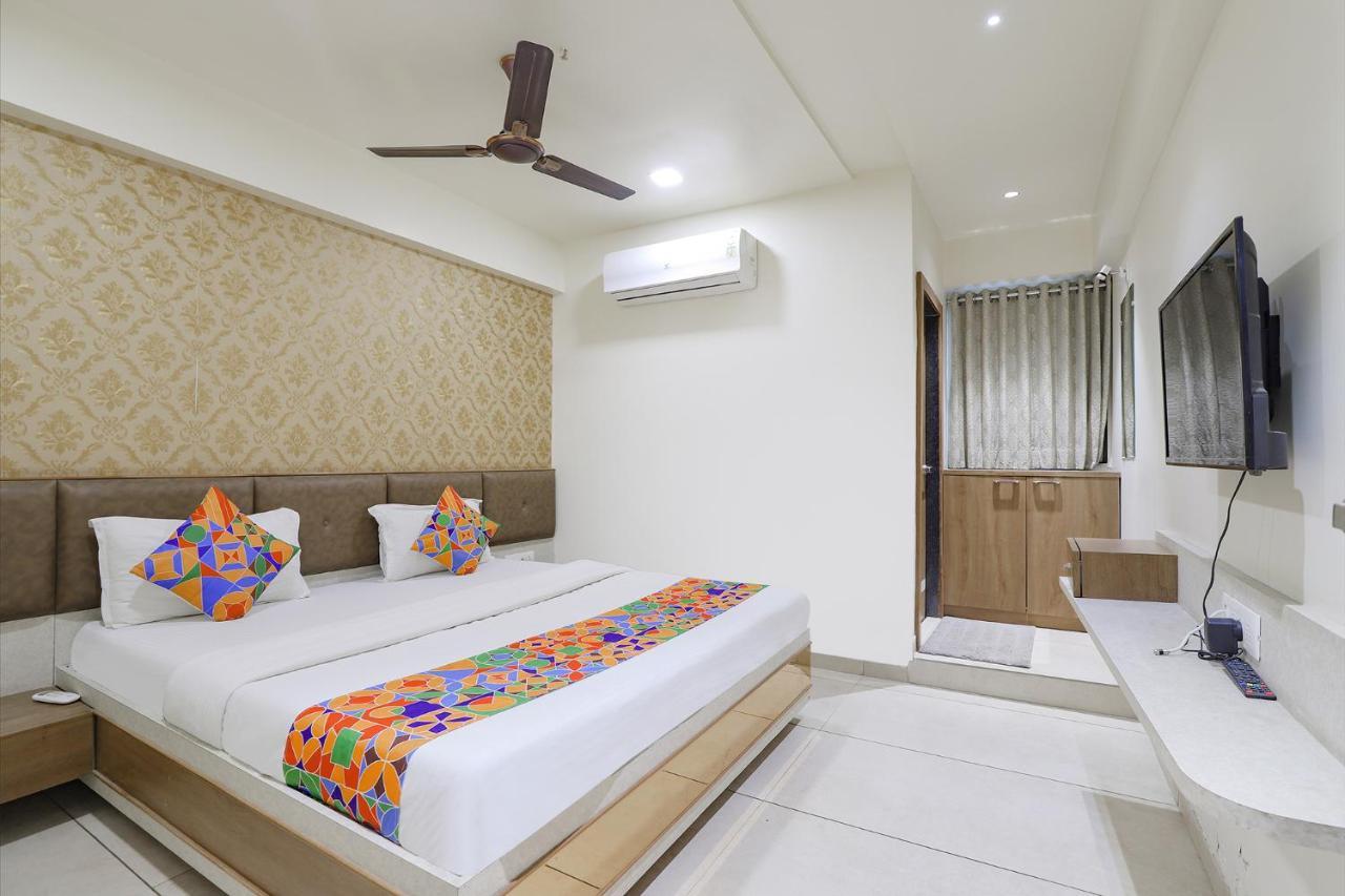 Fabhotel Bharosa Inn Ahmadabad Zewnętrze zdjęcie
