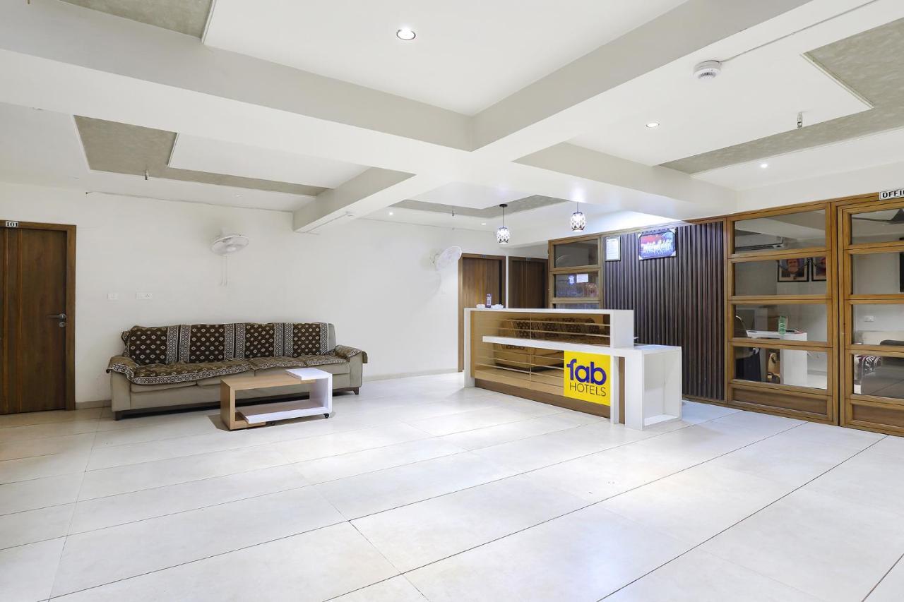 Fabhotel Bharosa Inn Ahmadabad Zewnętrze zdjęcie